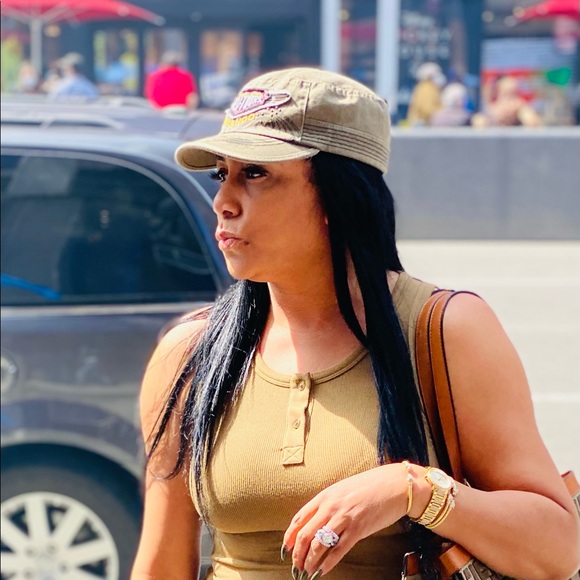 Meet your Posher, Nicole - Picture 1 of 1